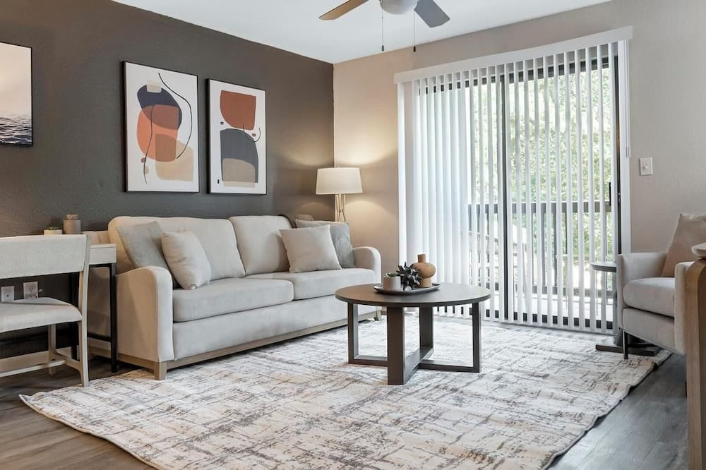 Landing Beautiful 1bd, Gym, Clubhouse