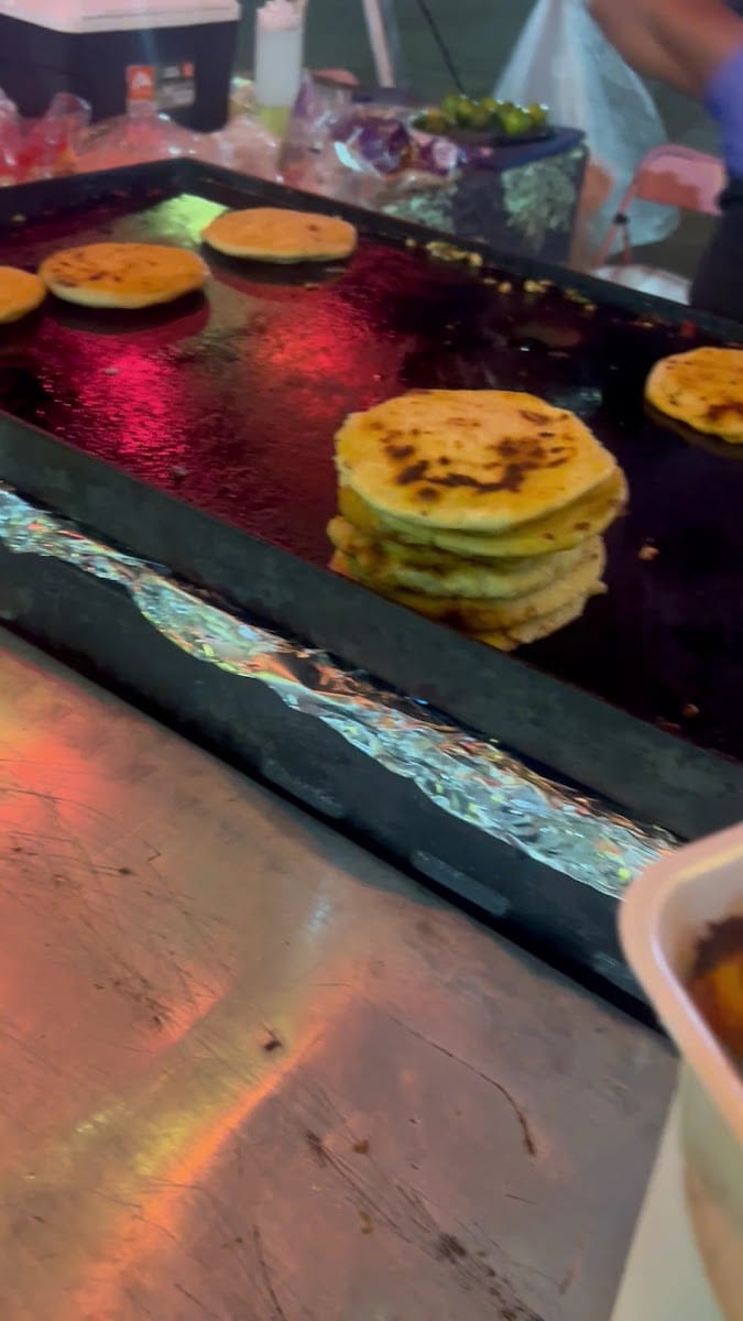 Tacos y Pupusas Express (Food Truck), photo 2