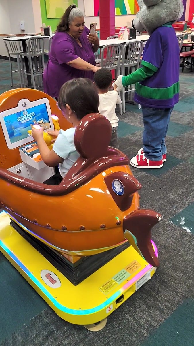 Chuck E. Cheese, photo 3