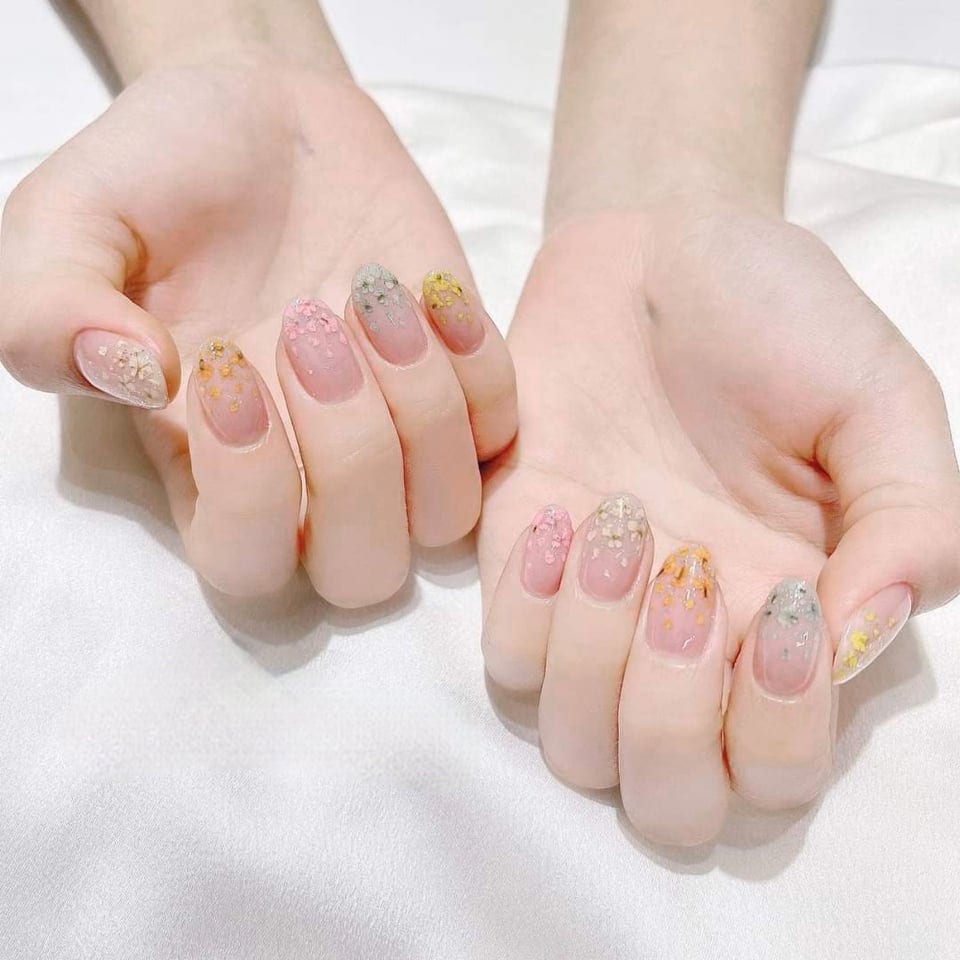 BLUSH NAILS LOUNGE
