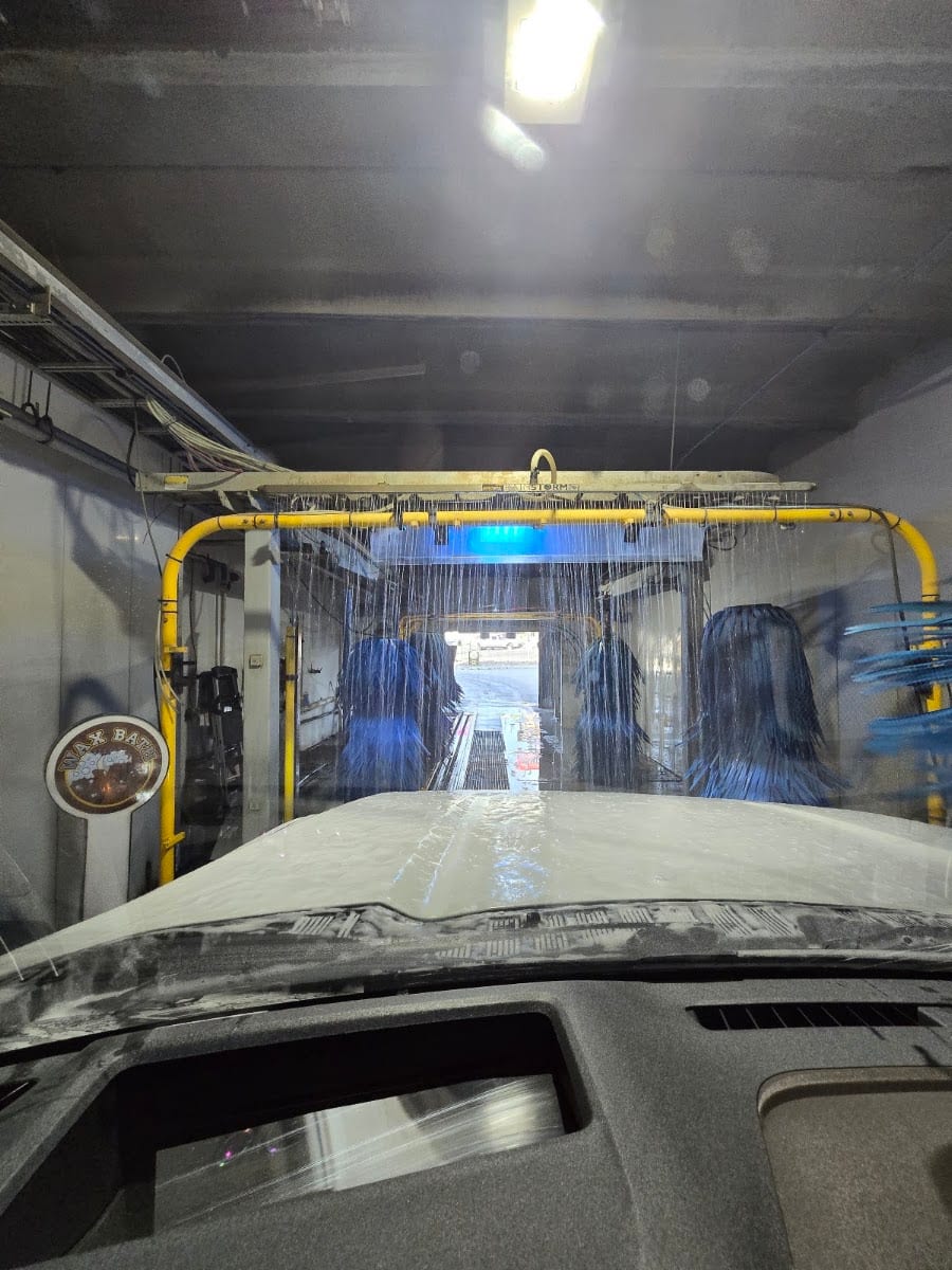Let 'Er Buck Car Wash, photo 3