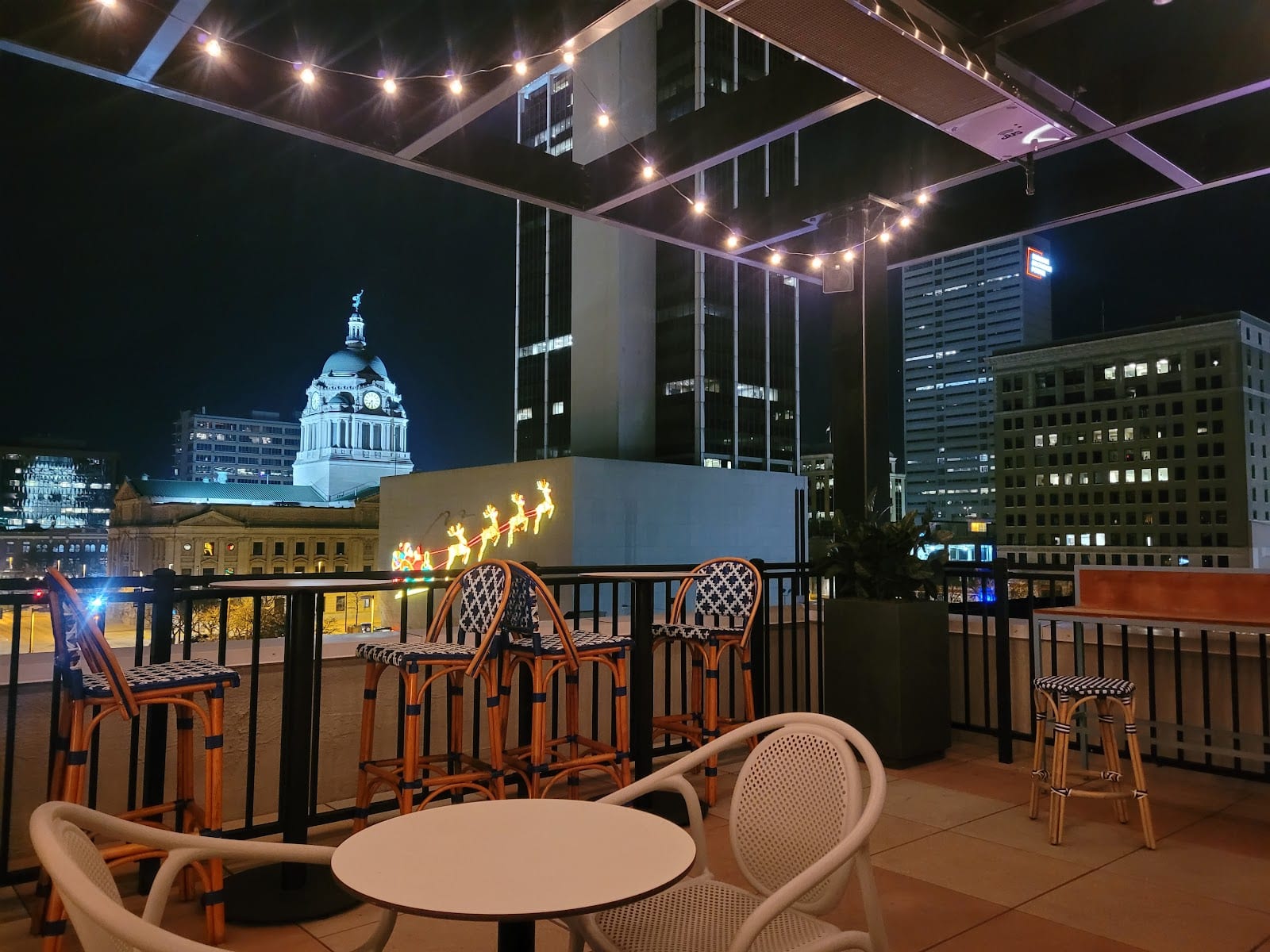 Birdie's Rooftop Bar