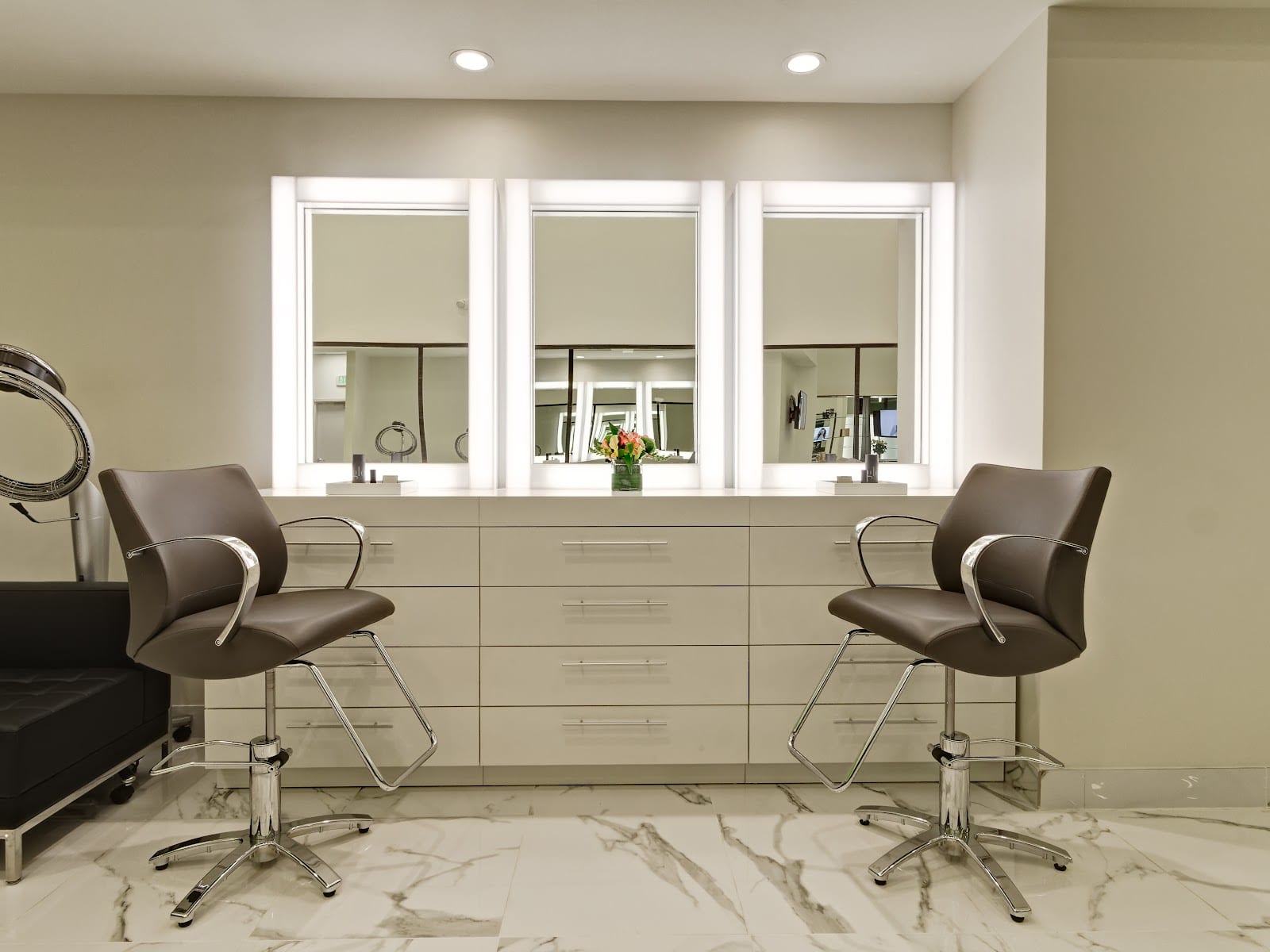 LUXBAR - Frisco Blow Dry Bar, photo 4