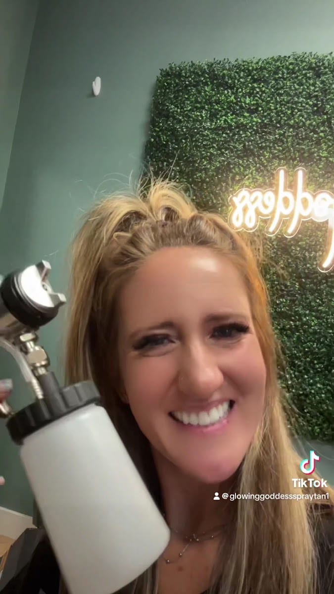 Glowing Goddess Spray Tan, photo 3