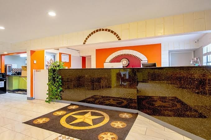 Americas Best Value Inn & Suites Denton, photo 4