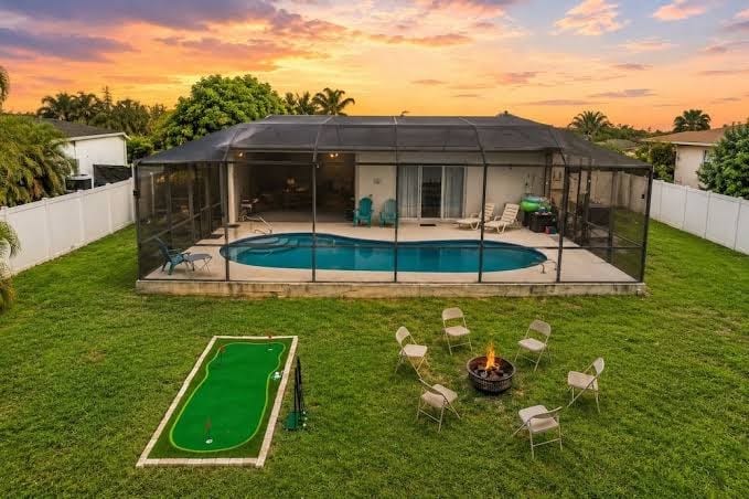 Canal-Front Escape with Private Pool Game Room in Port Charlotte - Three-Bedroom House, photo 2