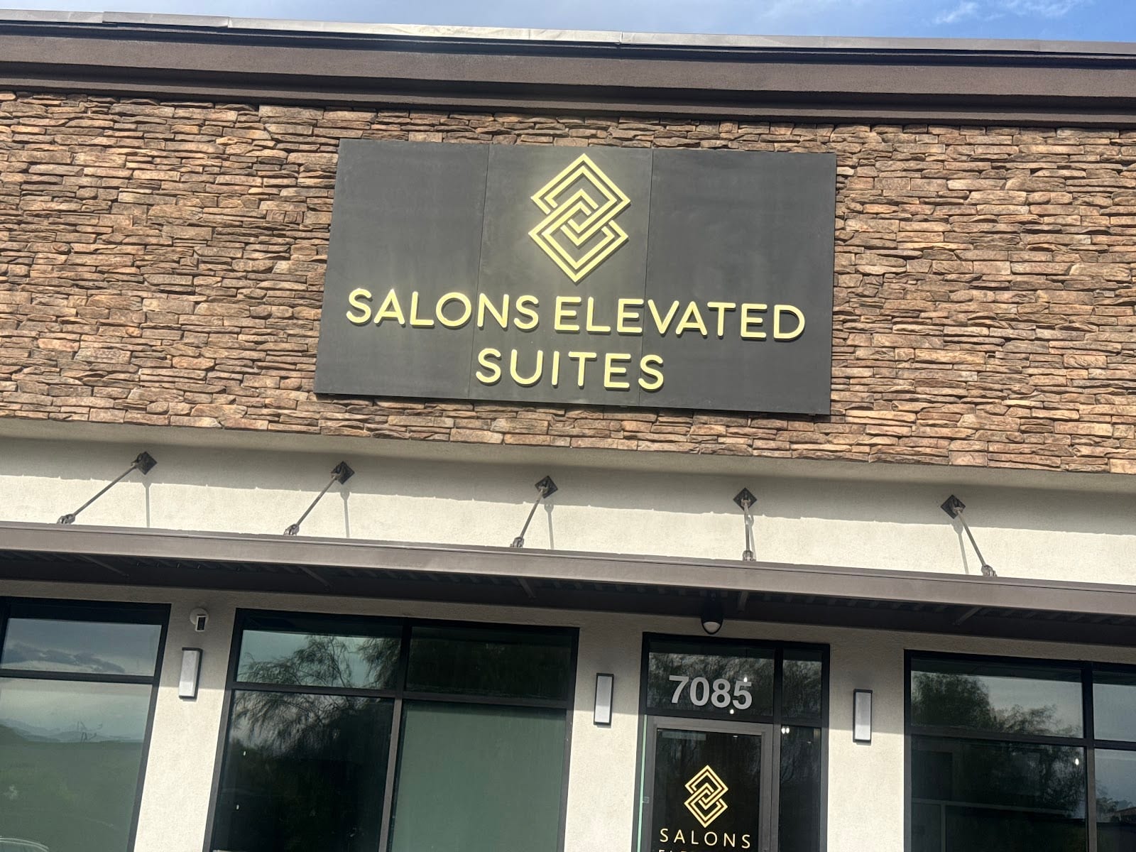 Jaynas Elevated Suite