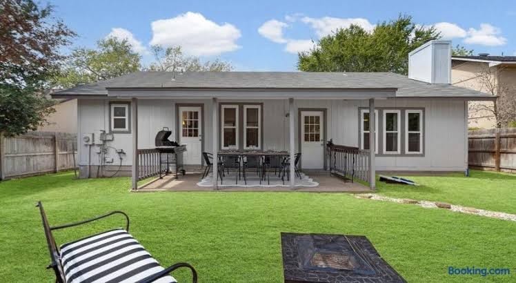 Near Kalahari/Settlers Park- King Bed/Private Deck