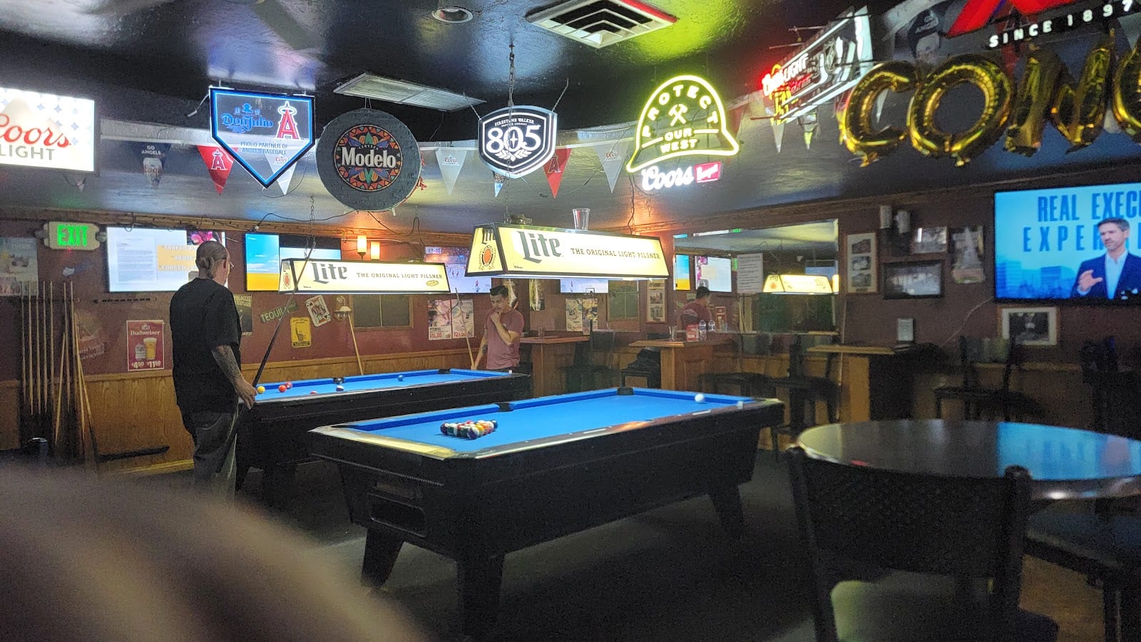 Harvey's Sports Bar, photo 2