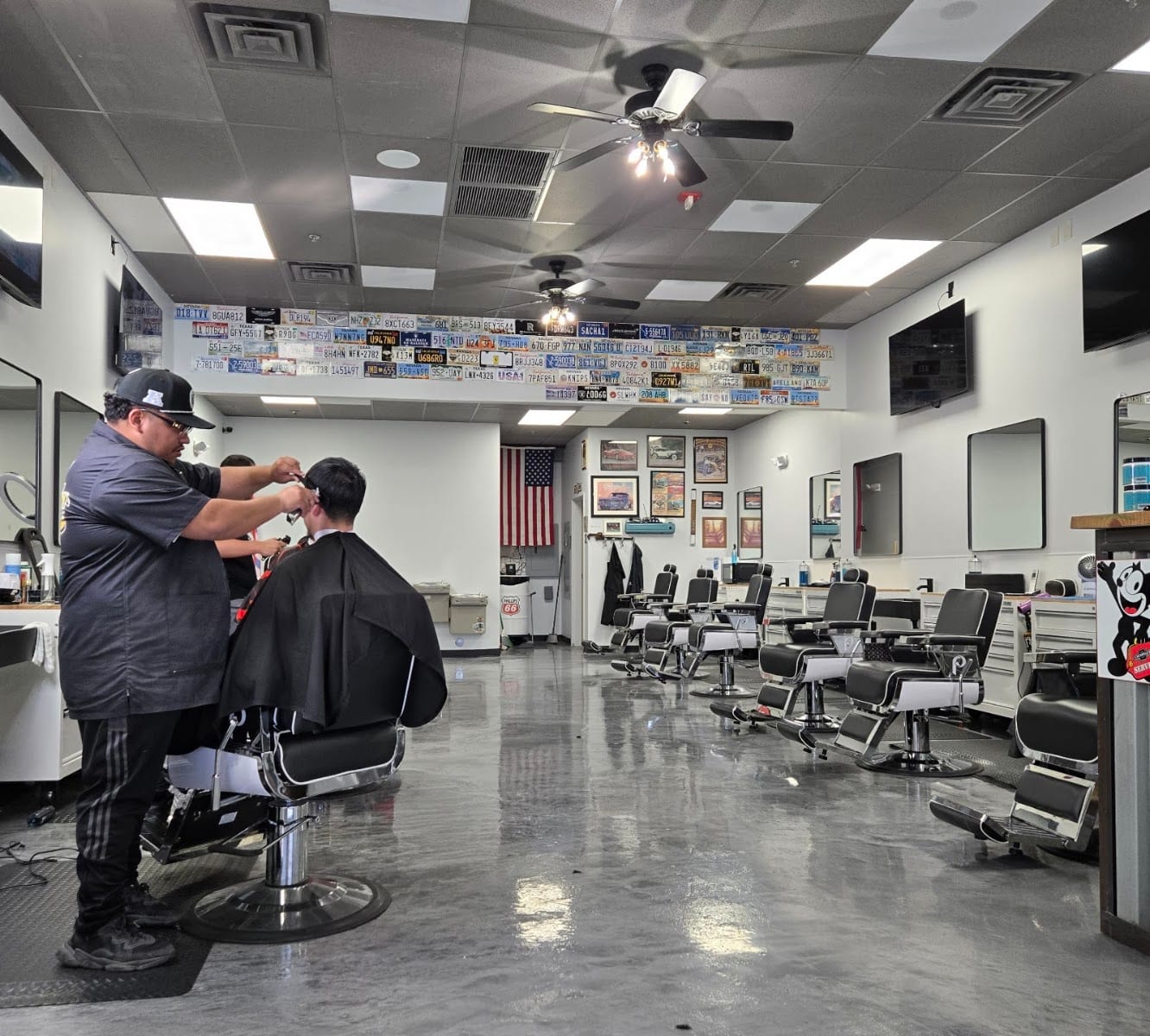 The Barbers Garage, photo 2