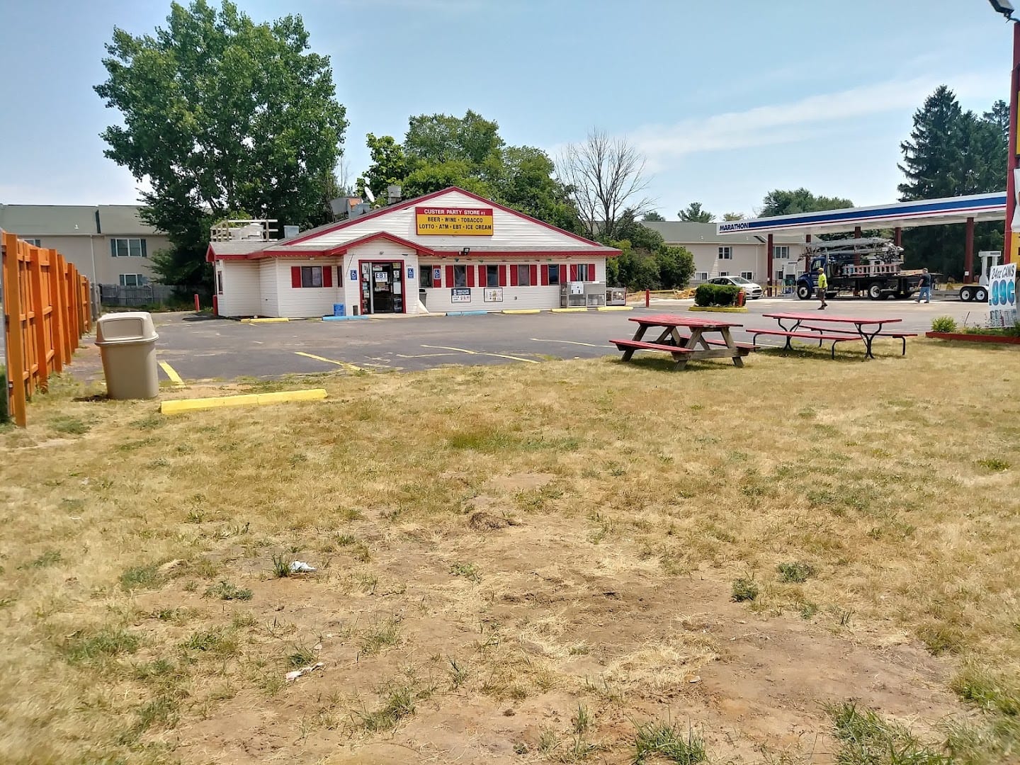 Custer Party Store #2/Marathon Gas, photo 2
