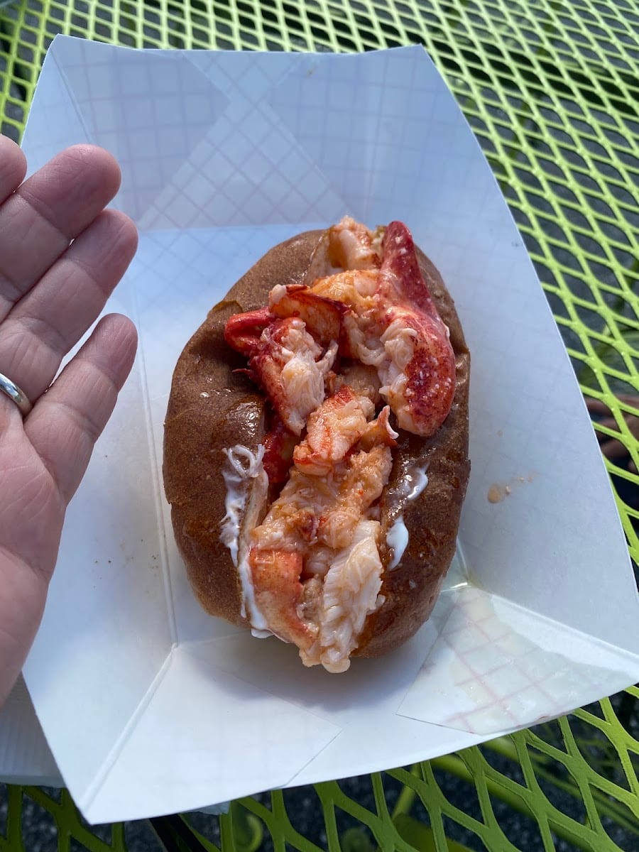 Green's Lobster Roll, photo 3