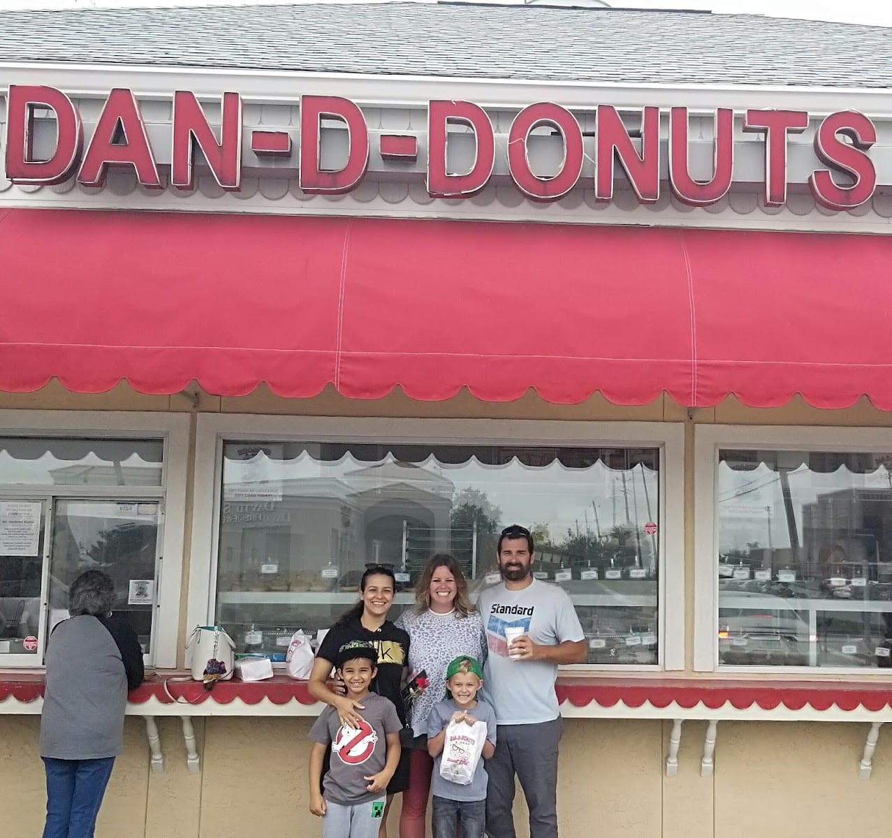 Dan-D-Donuts & Deli