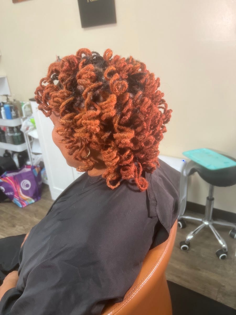 Signature Tresses Hair Co.