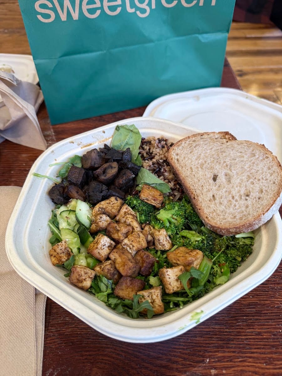 sweetgreen - Healthy Salads, Wraps, and Bowls, photo 4