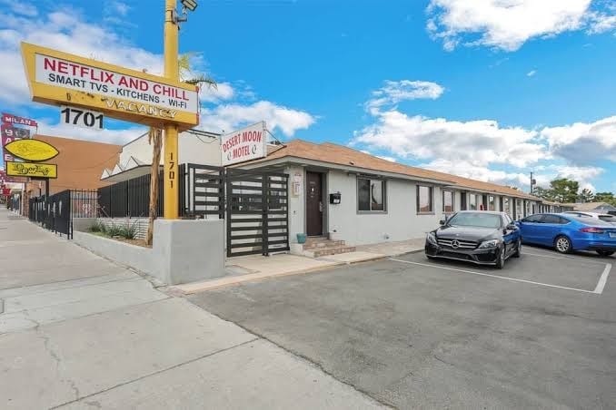Elegant Mid Century Villa I Views, Pool, Gym and Spa, photo 3