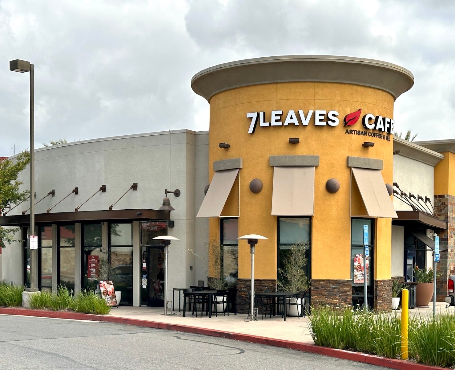 7 Leaves Cafe, photo 4
