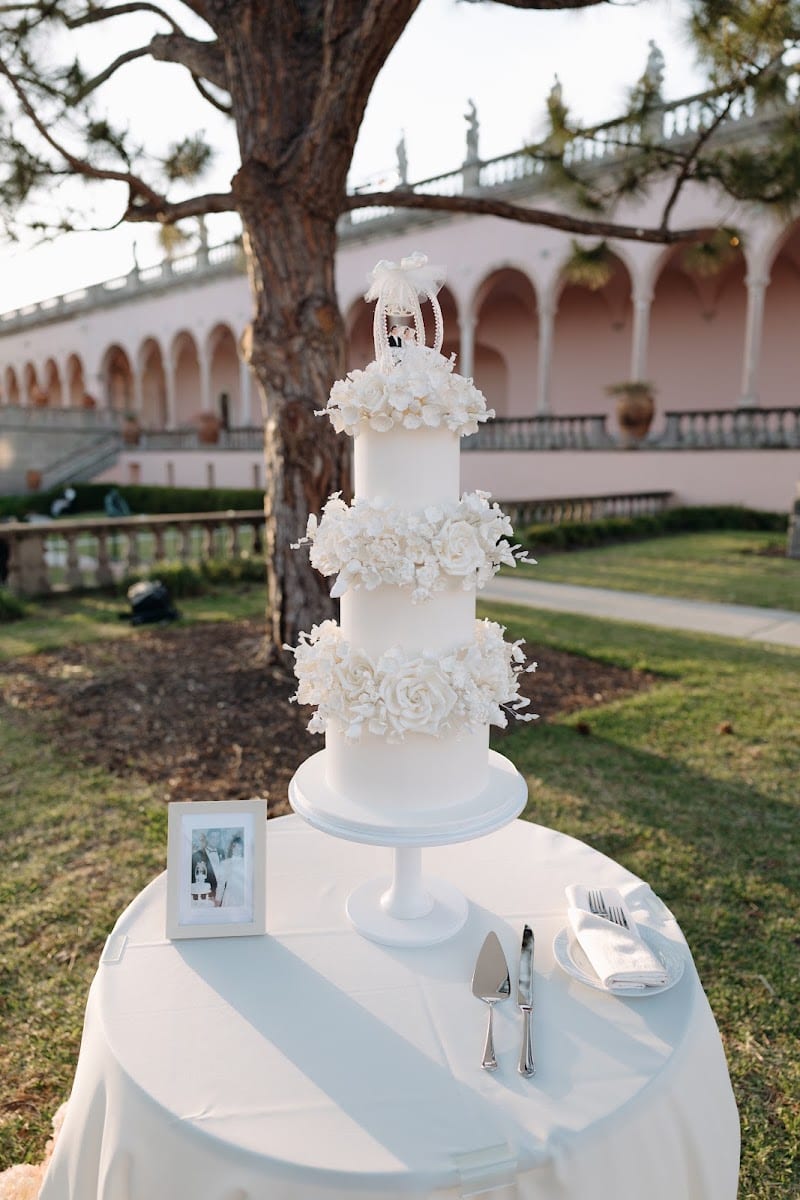 Julie Deffense Artistry - Luxury Wedding Cakes - USA
