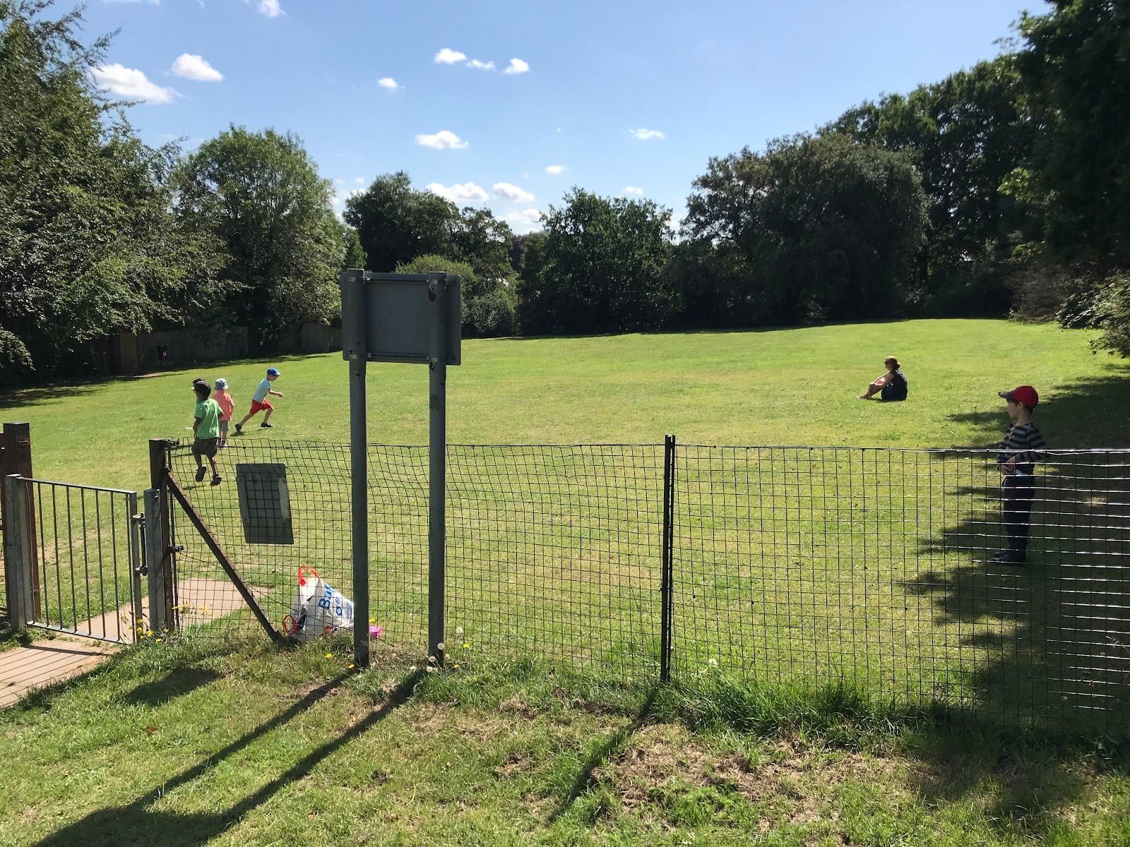 Childrens playground & park area, photo 2