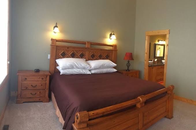 Luxury Golf Course Getaway – Minutes from Downtown Wildlife Galore!