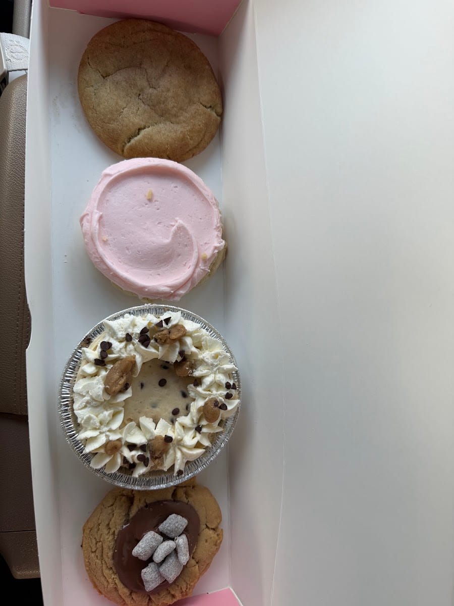 Crumbl Cookies, photo 3