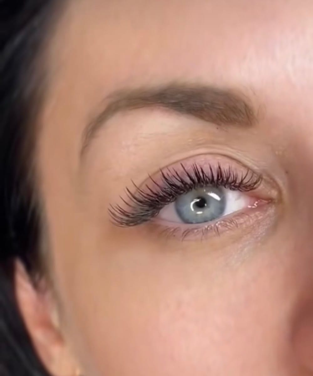 Eyelash Extensions Service