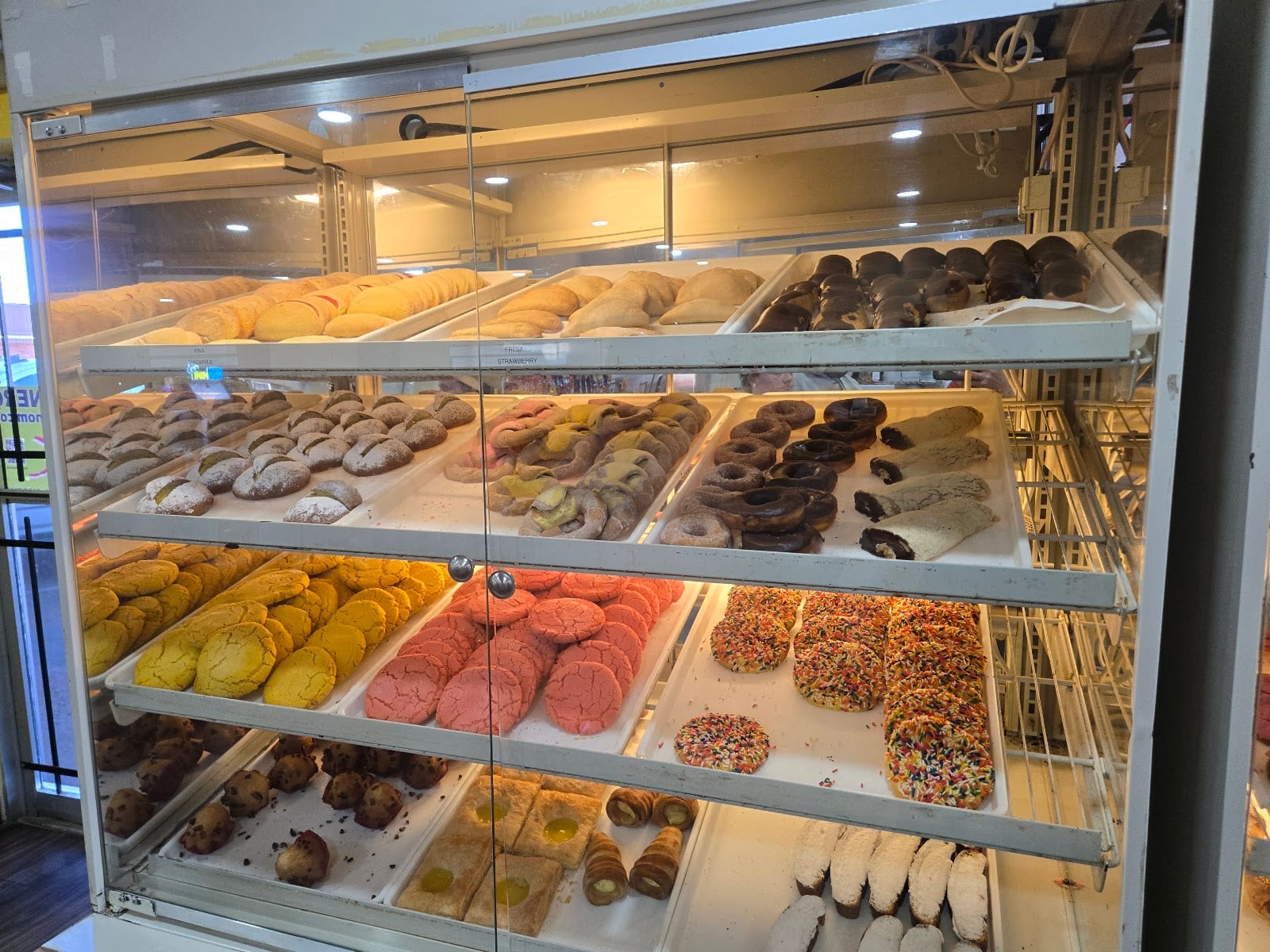 CESIAHS BAKERY AND KITCHEN, photo 2