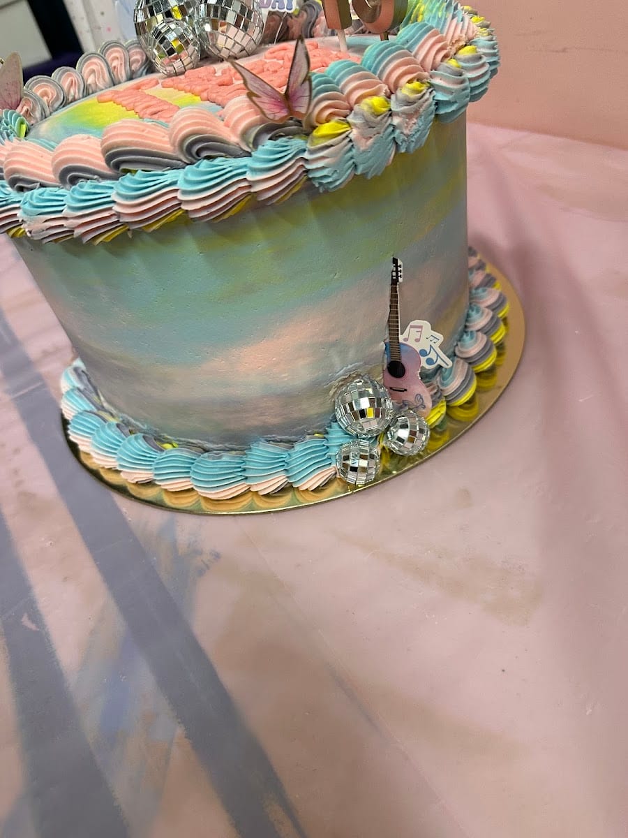 Smallcakes Lantana - Cupcakes, Cakes & Treats, photo 2