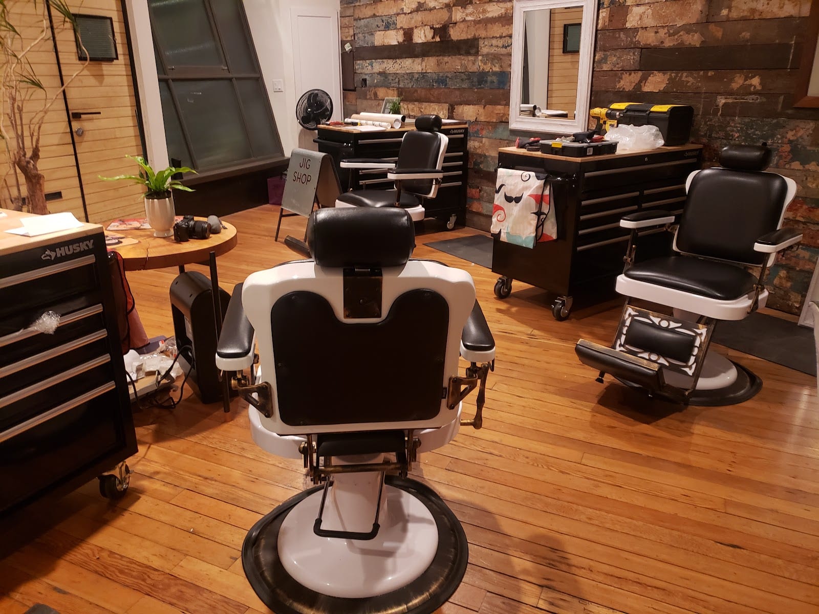 Man Cave Barber & Shave