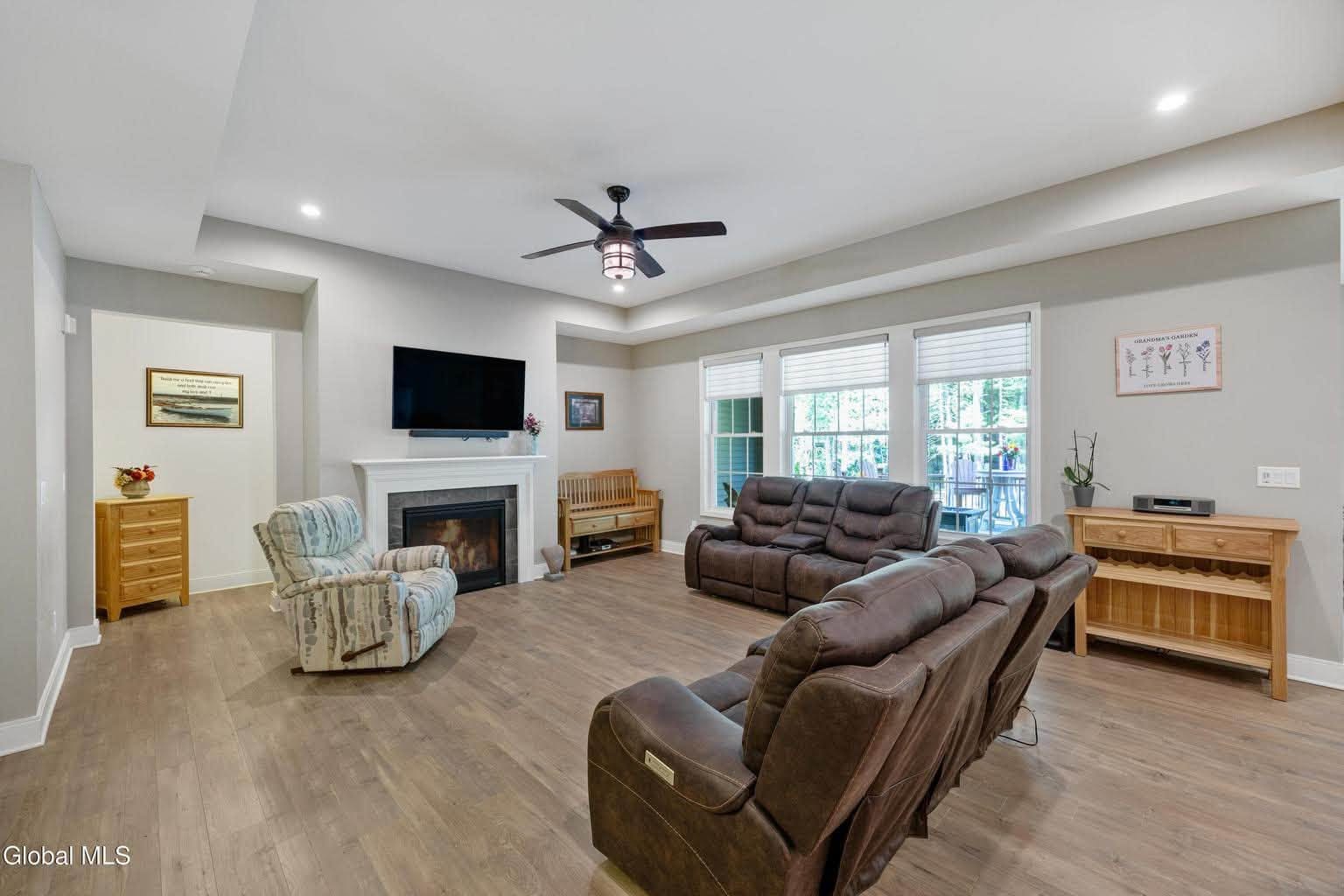 Elizabeth Page, Lic. Real Estate Salesperson, KW Platform, photo 4