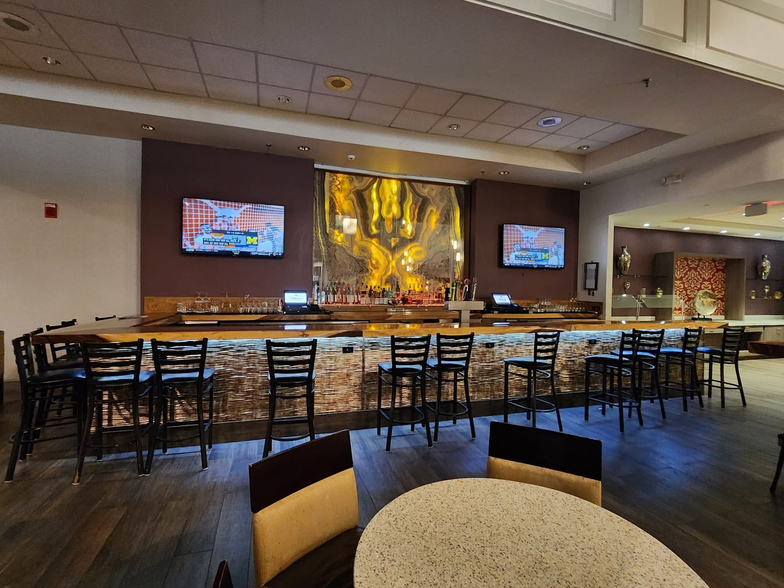 Features Bar & Restaurant, photo 3
