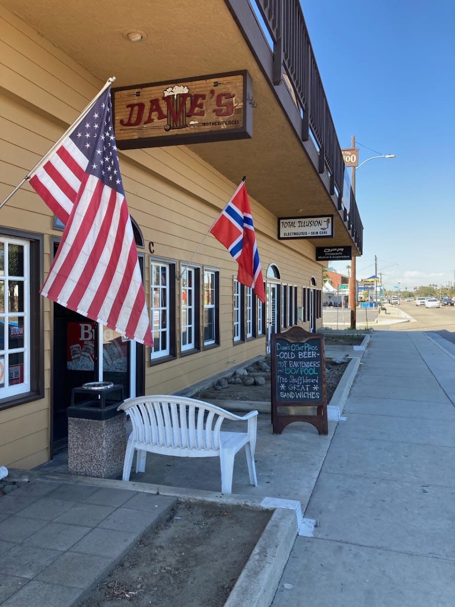 Dave's Other Place, photo 2