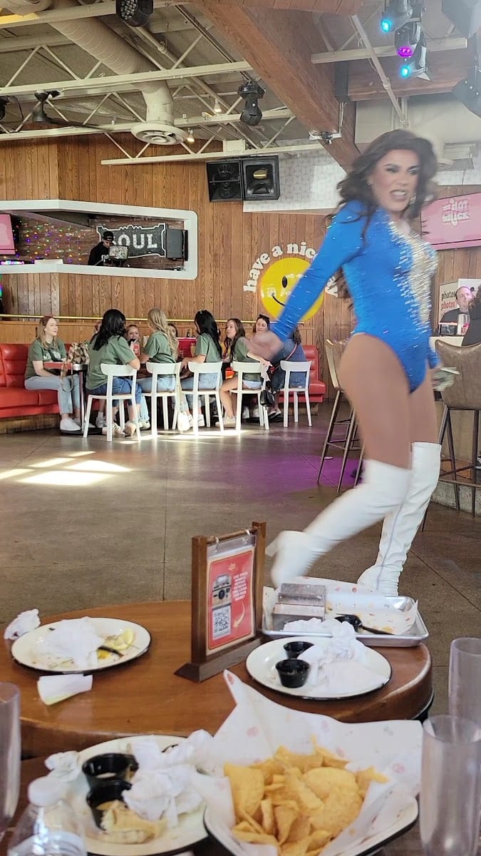 The Hot Chick, photo 3