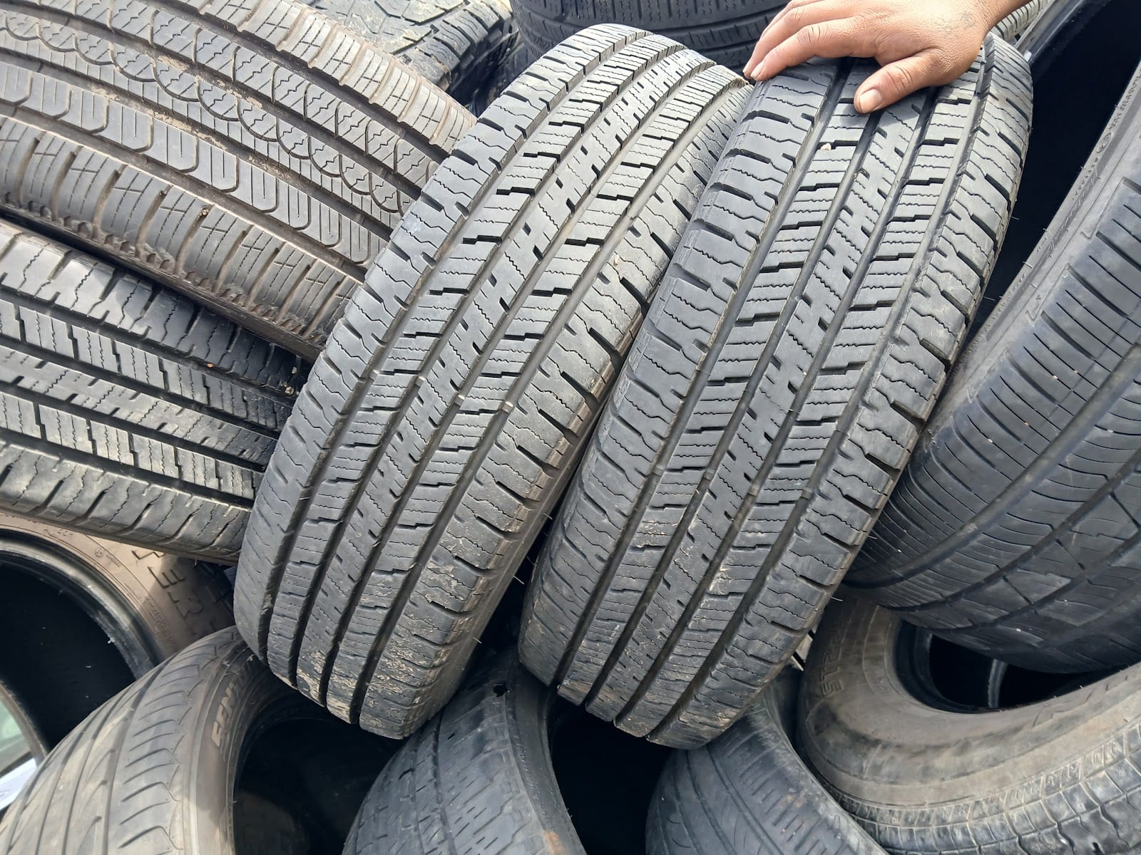 Rodriguez tire shop