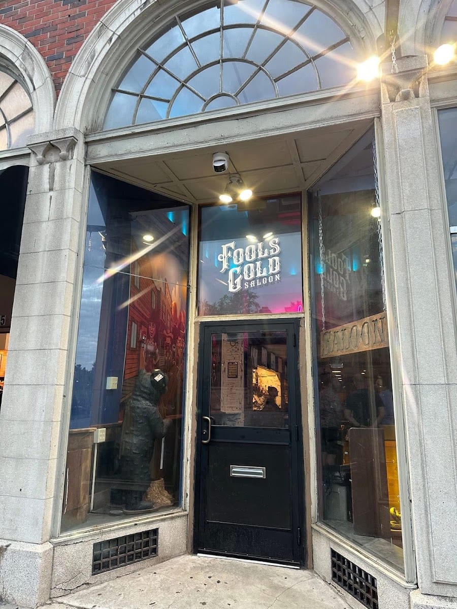 Fool’s Gold Saloon, photo 2
