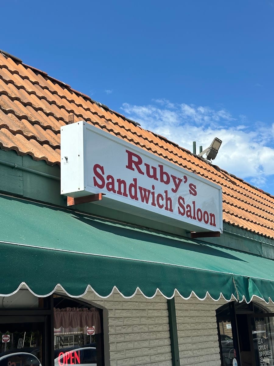 Ruby's Sandwich Saloon, photo 2