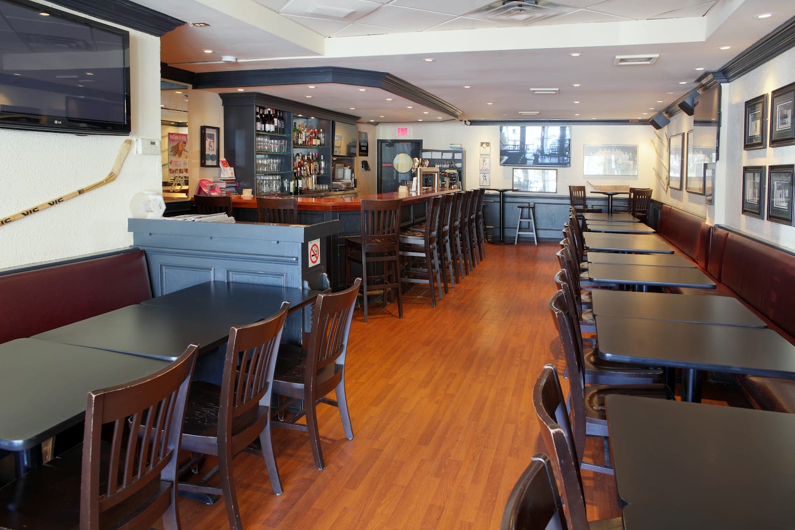 Shakey's Bar & Grill, photo 4