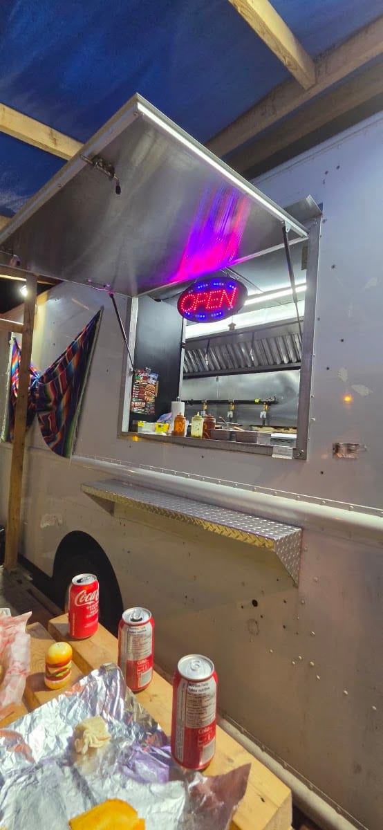 Mexican Food Truck "El Ilegal"