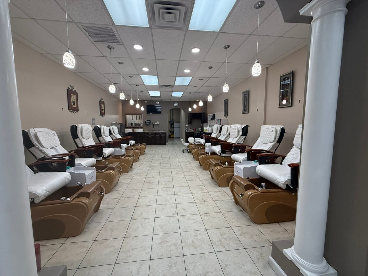 Crown Nail Bar, photo 3