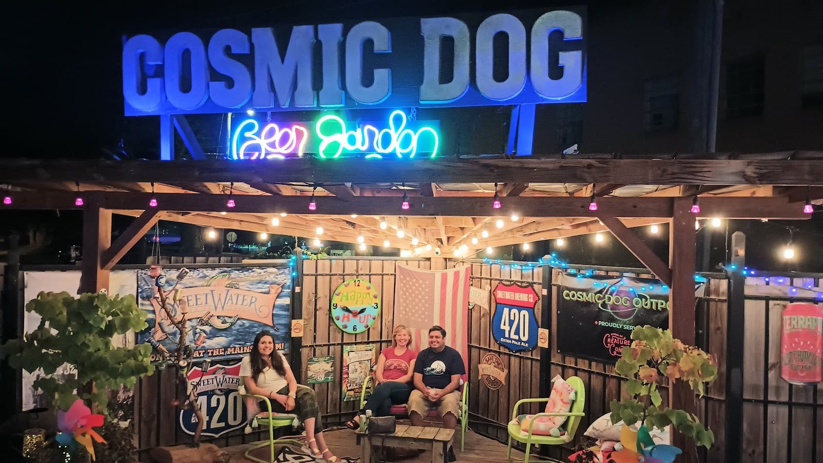 Cosmic Dog Outpost, photo 2