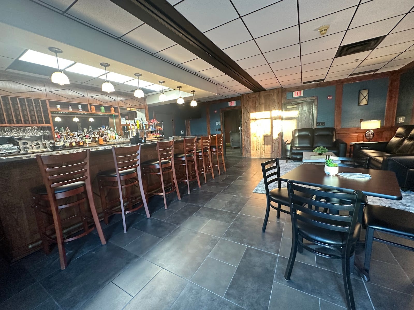 The Reserve Bar, photo 2