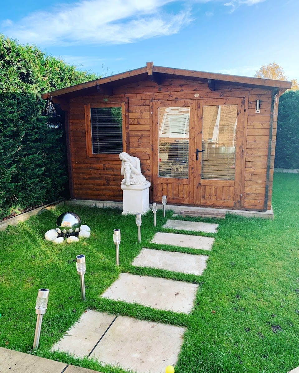 Mini Chalet Retreat