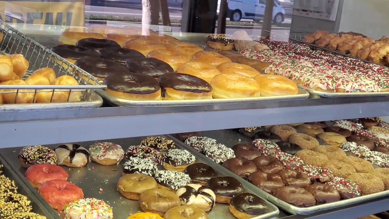 Royal Donuts and Burger, photo 2