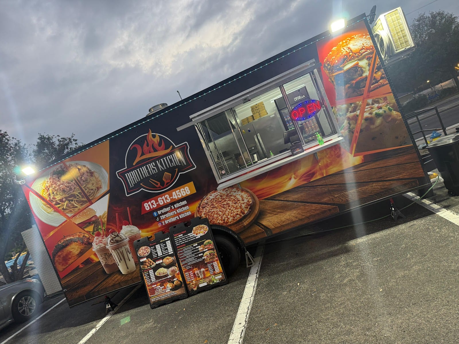 2 Brothers Kitchen Foodtruck