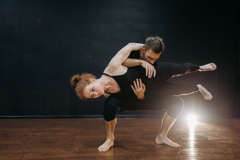 Illustrative stock photo of two contemporary dancers, not October Dance performers or a University of Illinois production.