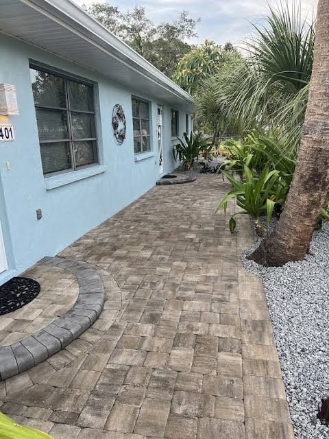 3-bedroom house, beautiful pool and landscape, short walk to Casey Key Beach, photo 2