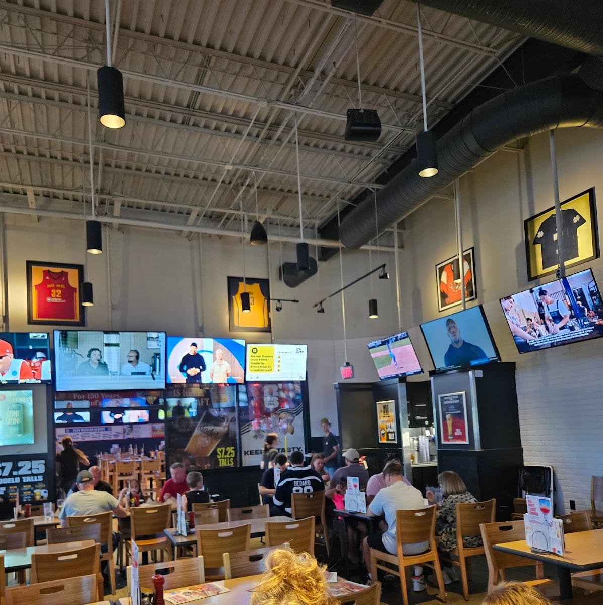 Buffalo Wild Wings, photo 3