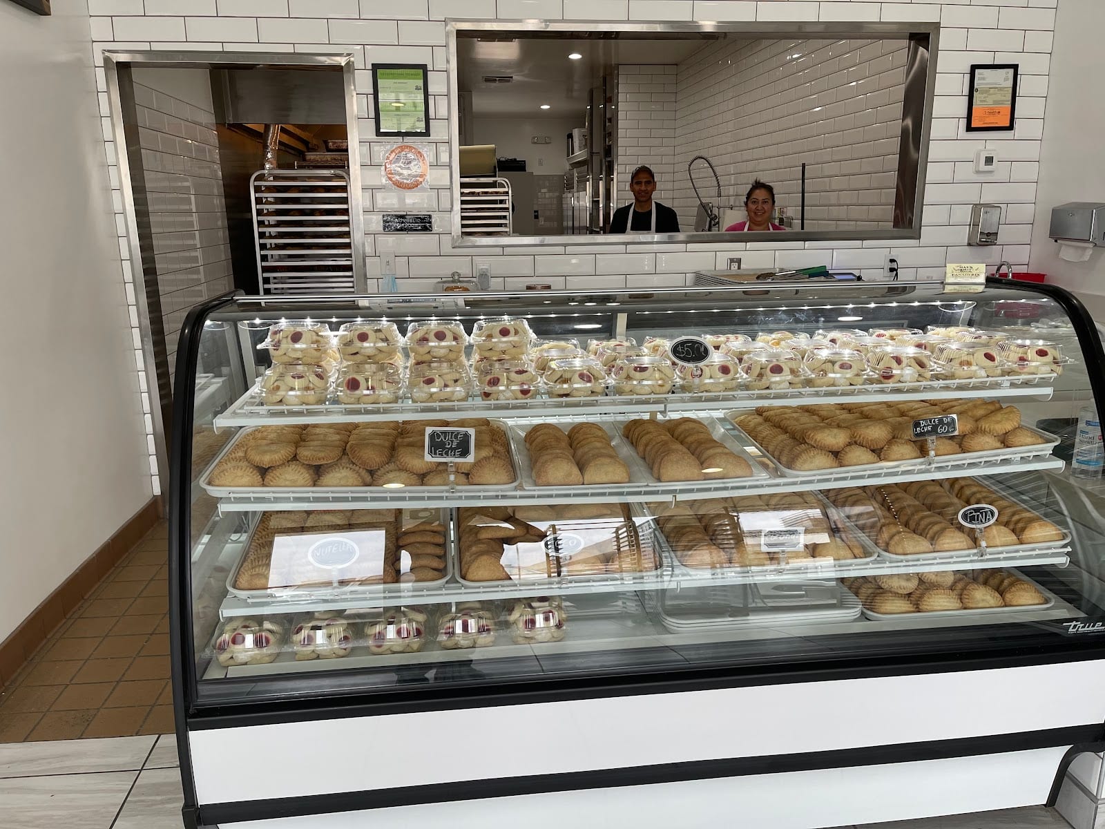 MAX'S BAKED GOODS Panaderia, photo 2