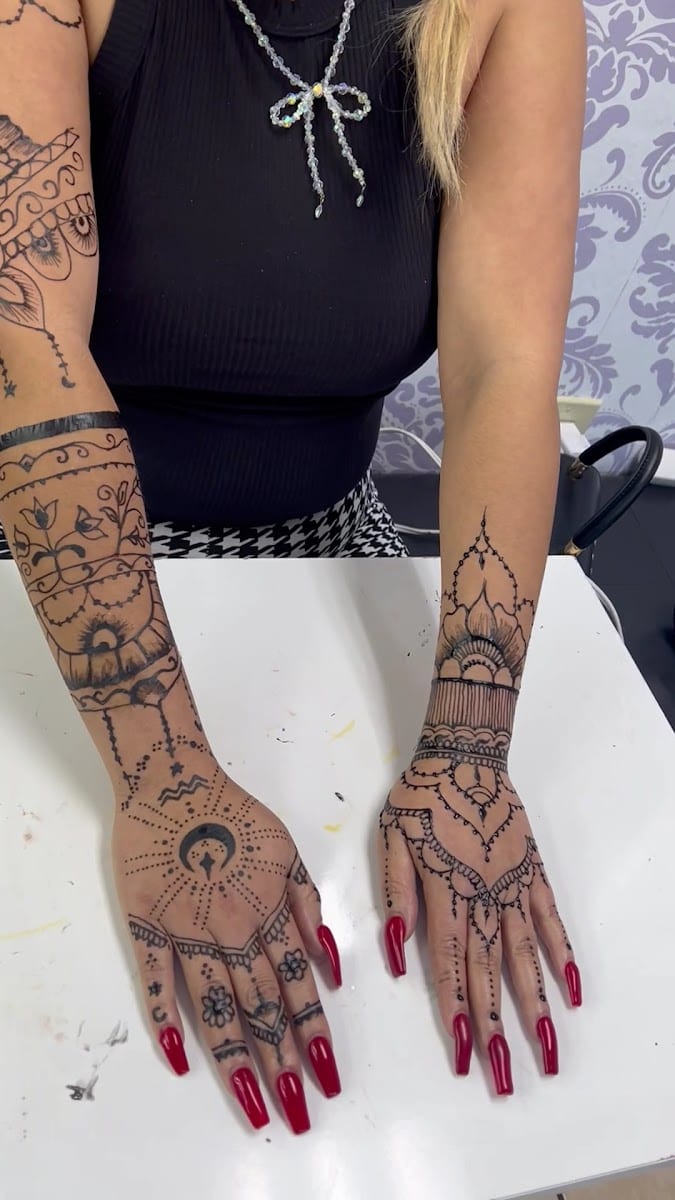 Shivam eyebrows threading waxing facial heena tatoo, photo 3