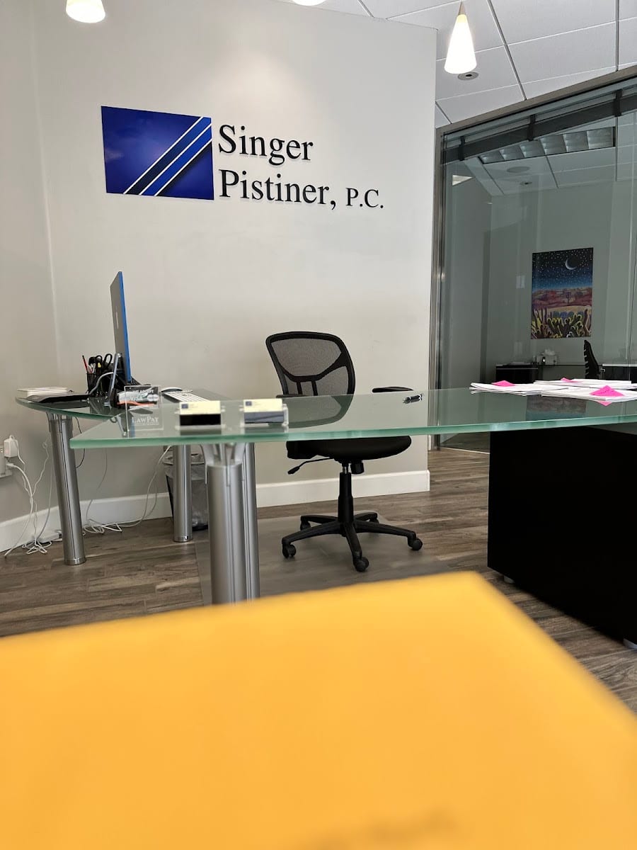 Singer Pistiner, PC